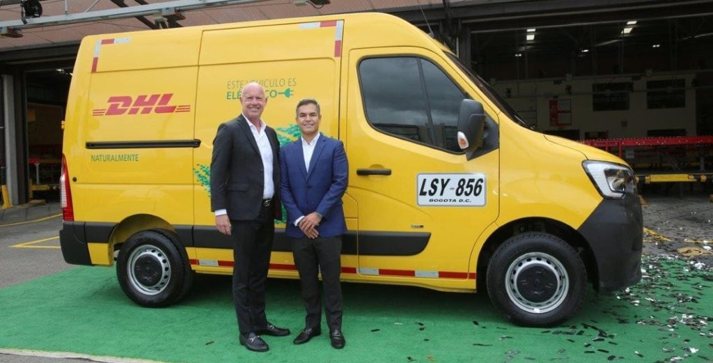 De izquierda a derecha: Joakim Thrane, CEO de DHL Express Central & South America. Allan Cornejo, Country Manager de DHL Express Colombia