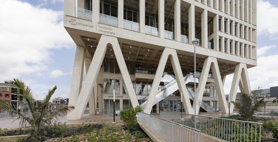 Fundacion universitaria compensar edificio de concreto