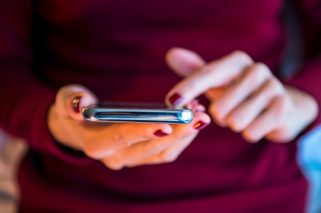 Business_woman_using_smart_phone