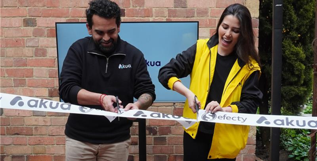 Carlos-Marin-Akua-Izq_Vanessa Rodriguez Guerrero_efecty_Der