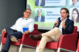 Conversación en el escenario del foro (1)