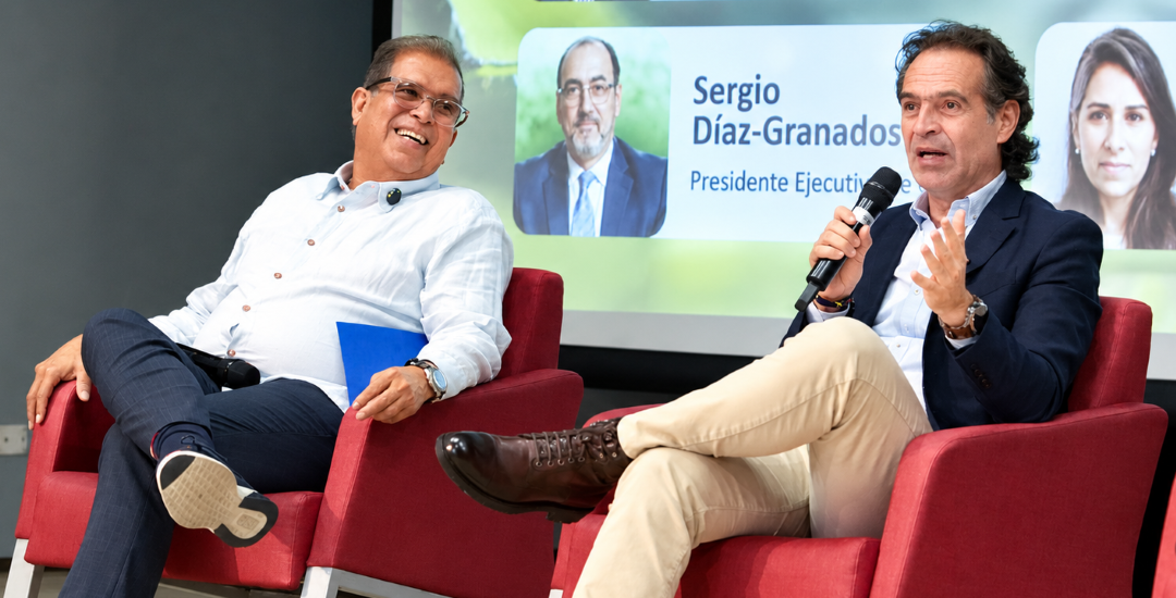 Conversación en el escenario del foro (1)