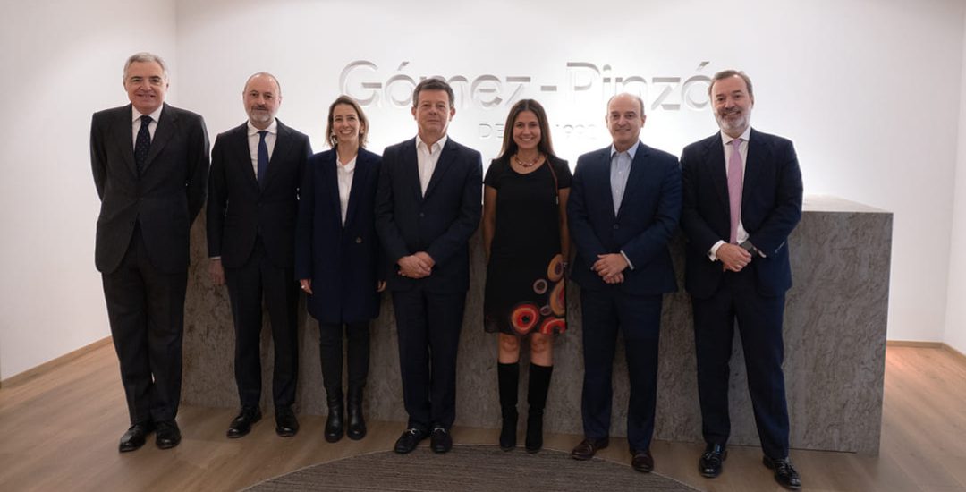 De izquierda a derecha.Pedro Pérez-Llorca - Ivan Delgado - Natalia García - Mauricio Piñeros - Lina Uribe - Mauricio Jaramillo - Fausto Romero-Miura.