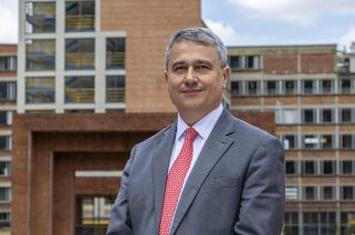 Retrato al decano de la facultad de Ciencias Económicas Administrativas (FCEA), Juan Santiago Jose Correa Restrepo
