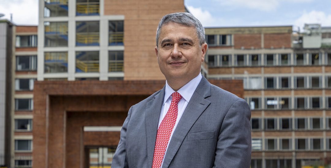Retrato al decano de la facultad de Ciencias Económicas Administrativas (FCEA), Juan Santiago Jose Correa Restrepo