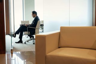 Ejecutivo_resiliencia_Schneider