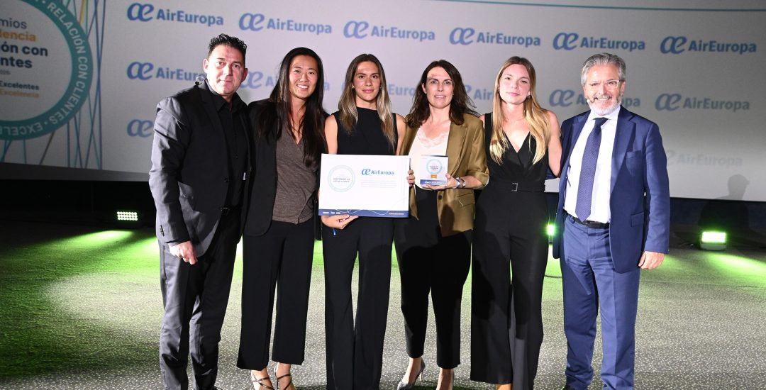 Equipo de Air Europa recibiendo el premio a Air Europa ON.JPG