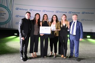 Equipo de Air Europa recibiendo el premio a Air Europa ON.JPG