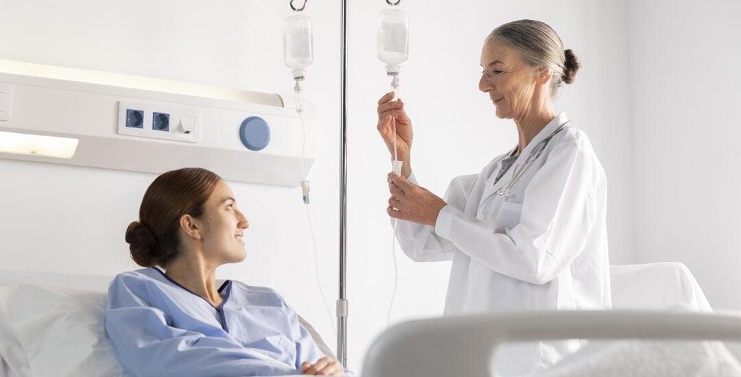 FREEPIK-doctor-checking