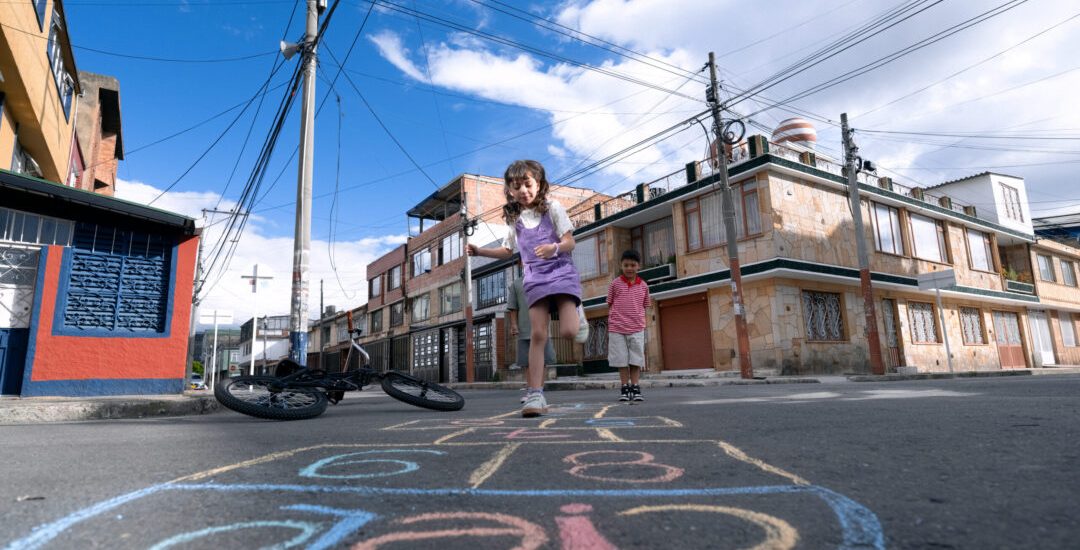 JUNTOS CAMINAMOS POR COLOMBIA - NIÑEZ