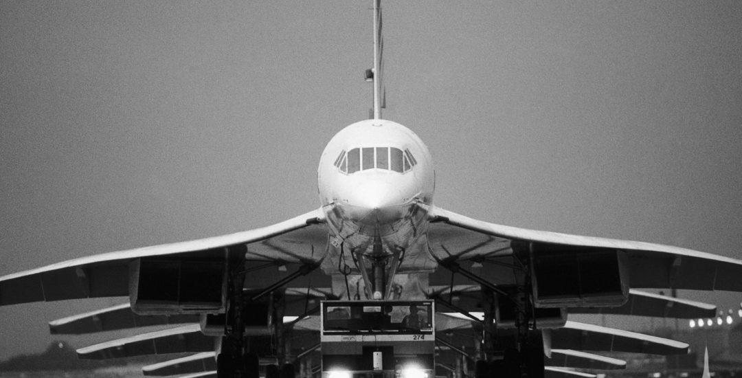 Le Concorde Air France tracté sur la piste_©Collection Musée Air France.jpg