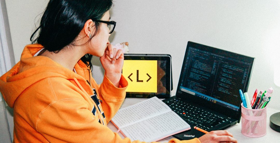 Mujer tecnología