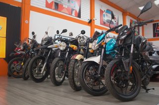 Motos