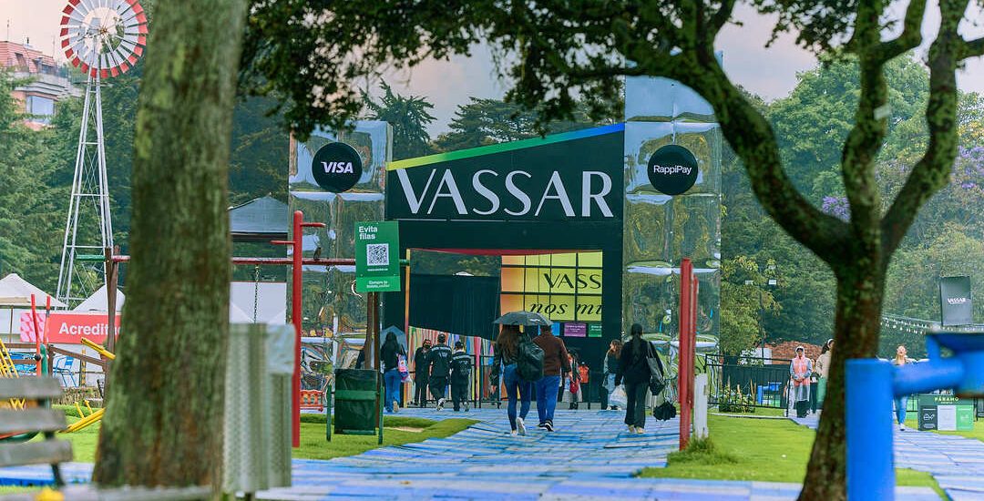 VASSAR FERIA 4
