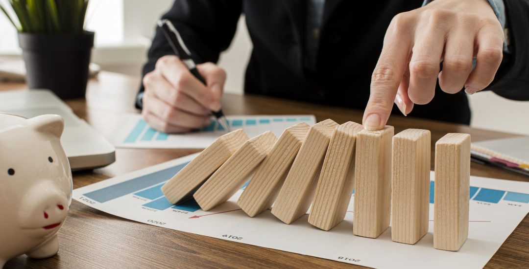 businessman-office-with-wooden-blocks