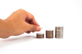 diagram consisting of piles of coins, denotes the artificial creation of the financial crisis