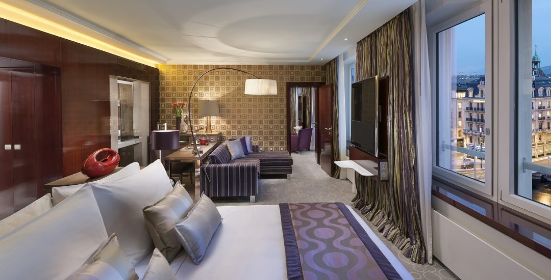 hotel-g73bf8a5f4_1920