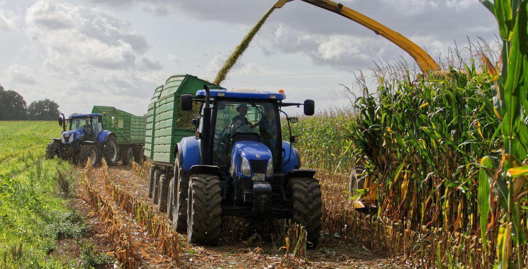 tractor-gcf6335d5a_1920
